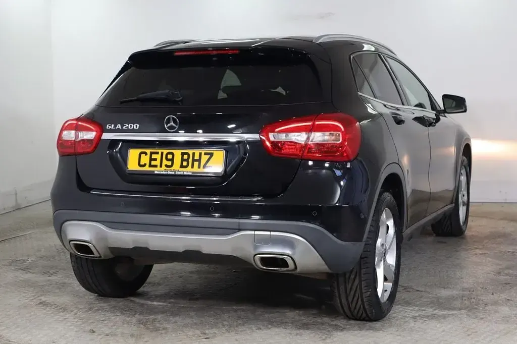 Used Mercedes GLA200 Executive 156 HP (114 kW) 2019 Black SUV