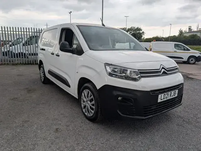 Used Citroën Berlingo 100 HP (73 kW) 2021 White MPV