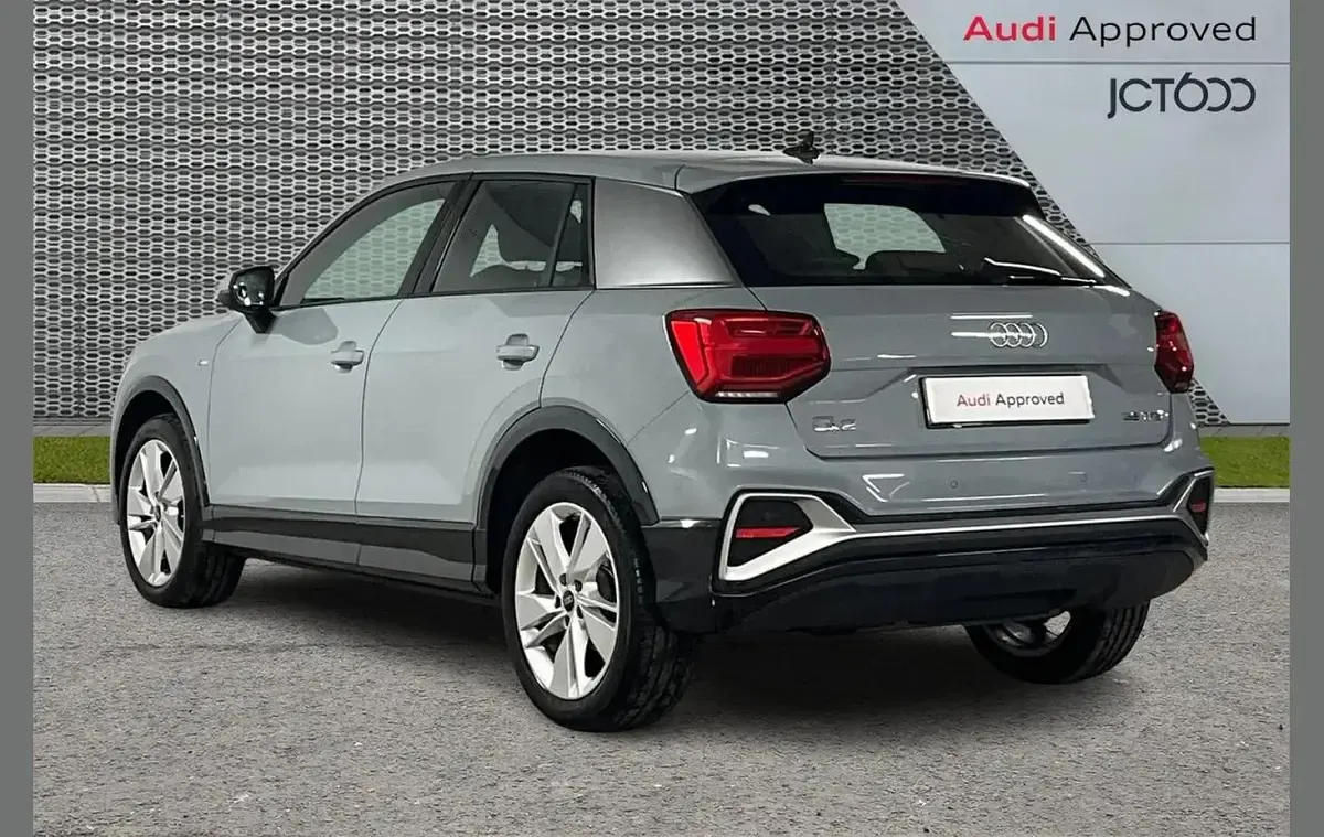 Usado Audi Q2 S-Line 147 CV (108 kW) 2023 Gris SUV