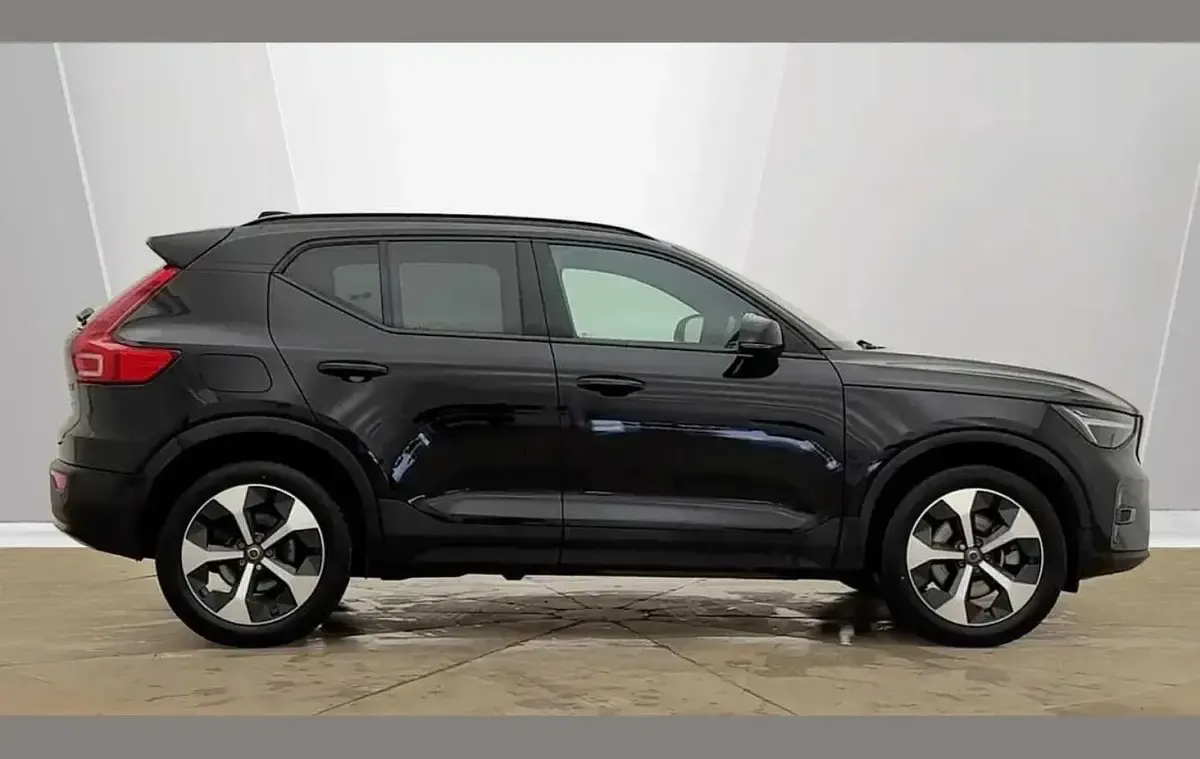 Used Volvo XC40 Plus 194 HP (142 kW) 2025 Black SUV