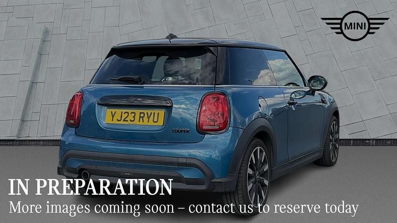 Begagnad Mini Cooper Exclusive 134 HK (98 kW) 2023 Blå Halvkombi