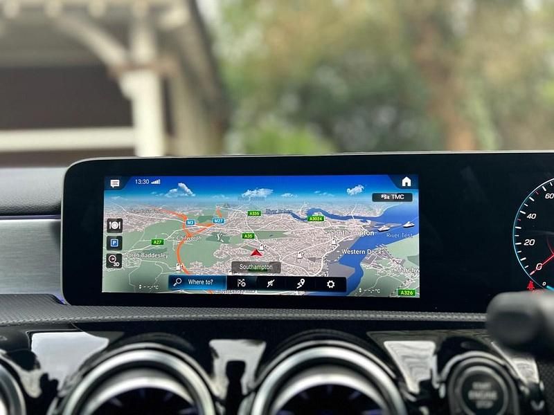 Begagnad Mercedes A250 AMG line 2020 Silver Halvkombi
