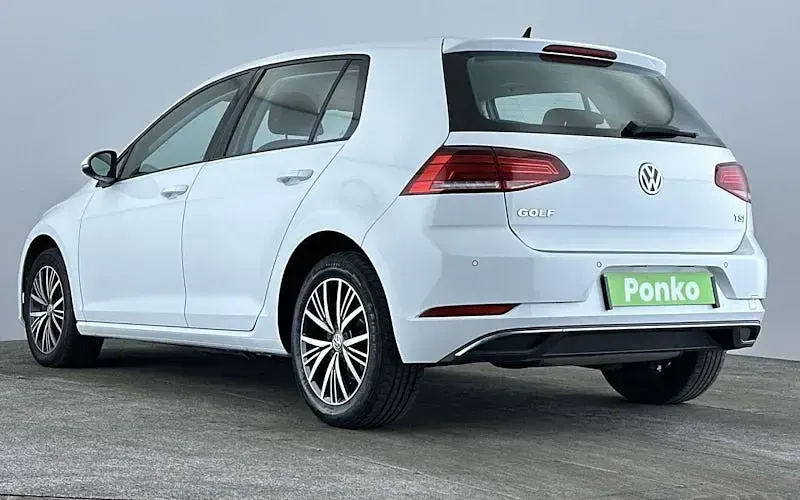 Used VW Golf VII SE 110 HP (80 kW) 2017 White Hatchback