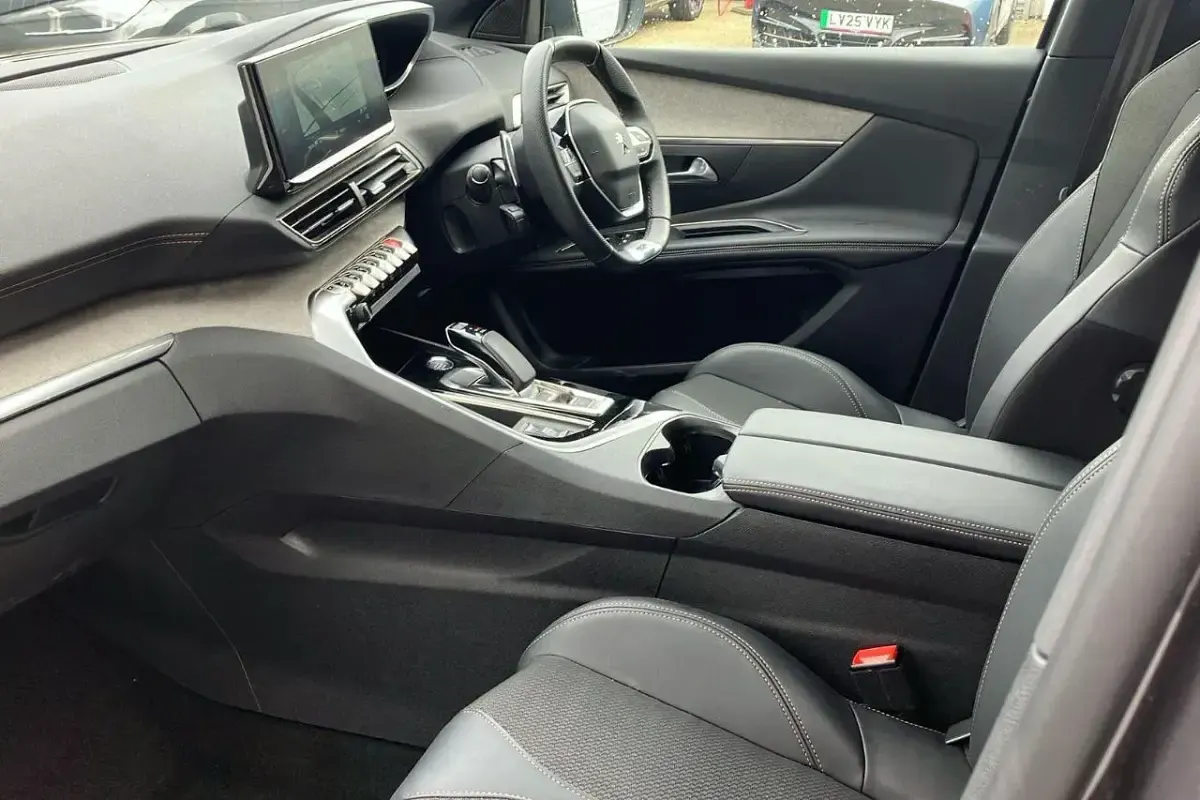 Used Peugeot 3008 GT-line 300 HP (220 kW) 2022 Grey SUV