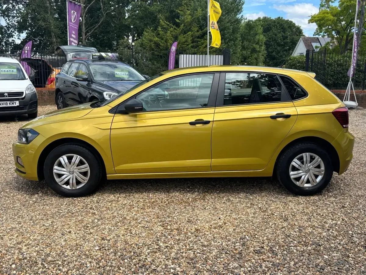 Used VW Polo S 65 HP (47 kW) 2018 Yellow Hatchback