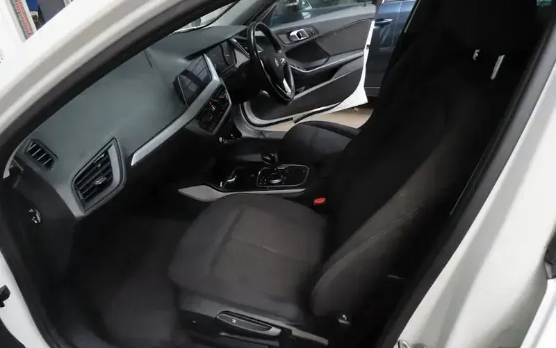Used BMW 116 Comfort Edition 116 HP (85 kW) 2020 White Hatchback