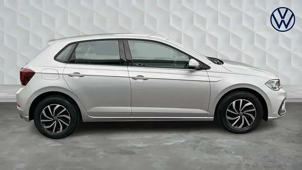 Used VW Polo Life 95 HP (69 kW) 2023 Reflex silver Hatchback