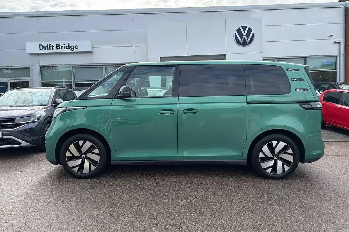 Used VW ID. Buzz Pro 150 kW (204 HP) 2024 Green MPV