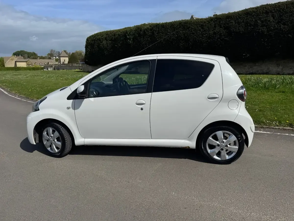 Usado Toyota Aygo 2012 Branco Citadino