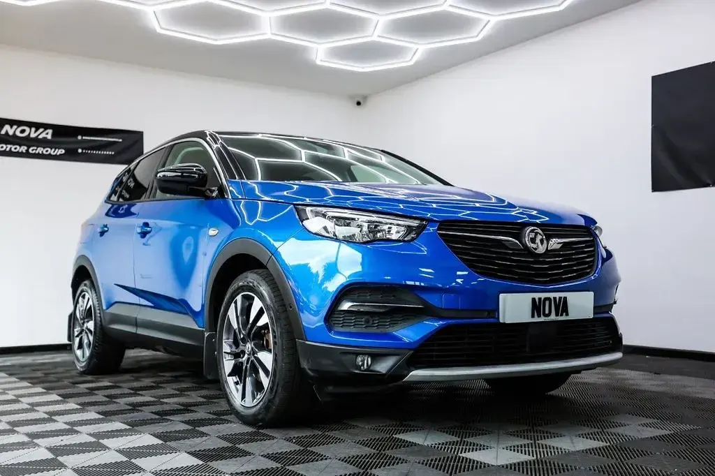 Used Vauxhall Grandland X SRi 130 HP (95 kW) 2020 Blue SUV