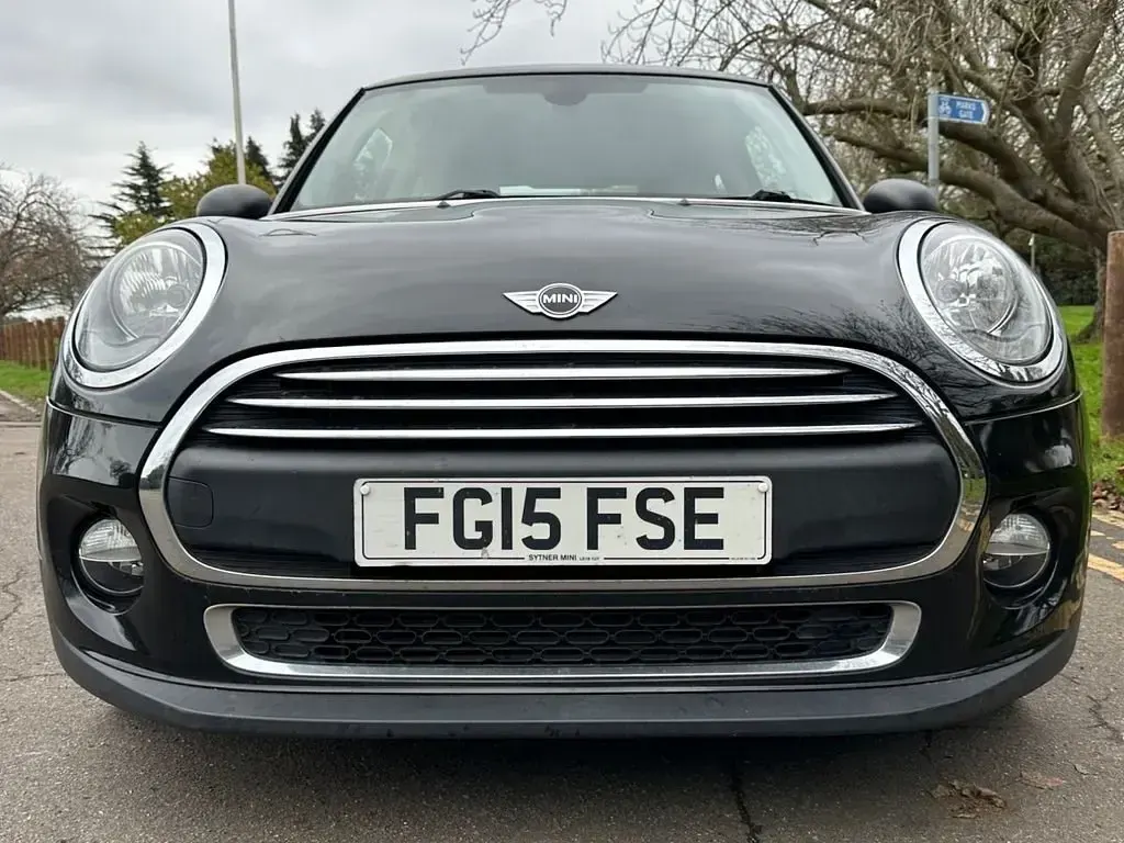 Begagnad Mini ONE Hatch 102 HK (75 kW) 2015 Svart Halvkombi