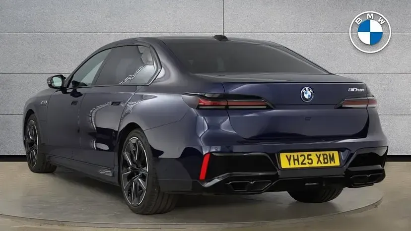 Used BMW M760e Comfort Edition 571 HP (419 kW) 2025 Blue Sedan