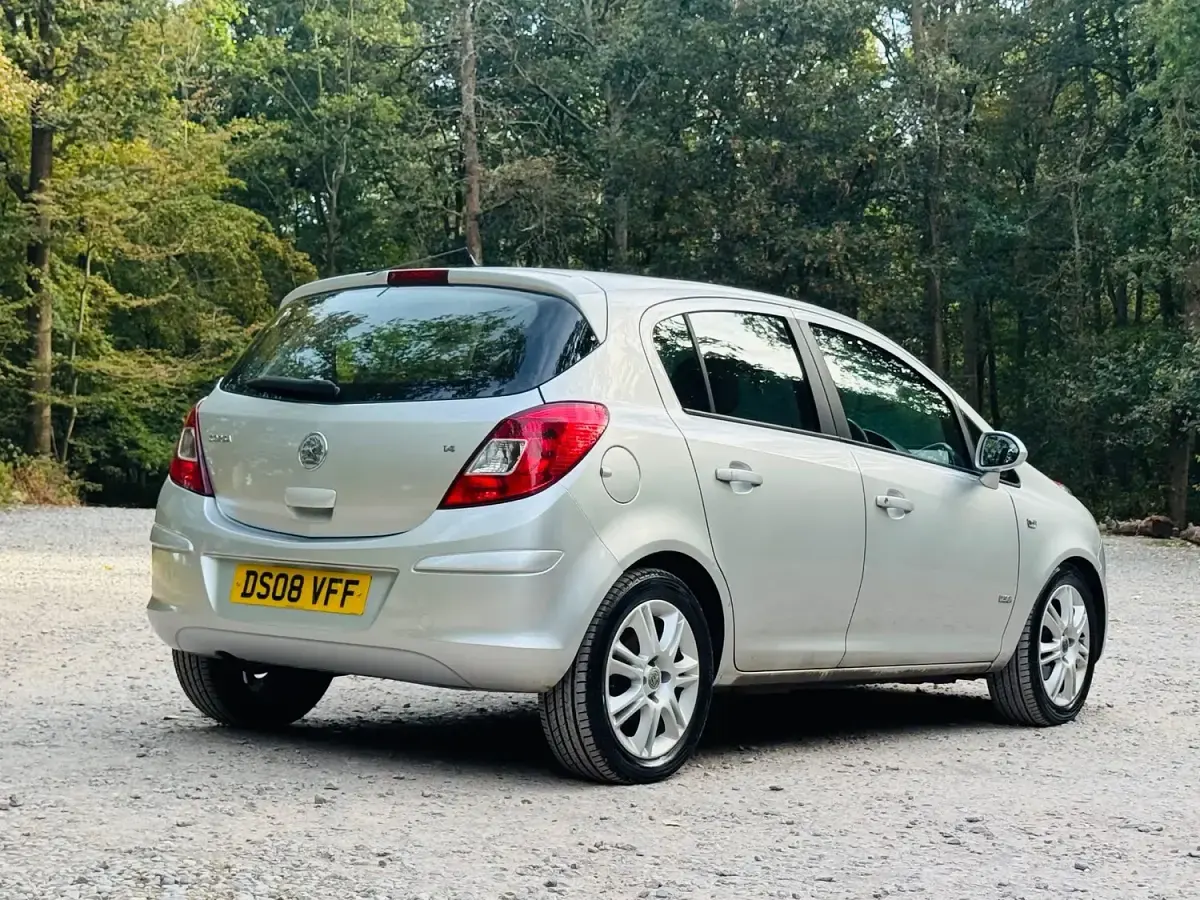 Used Vauxhall Corsa Design Edition 89 HP (65 kW) 2008 Silver Hatchback