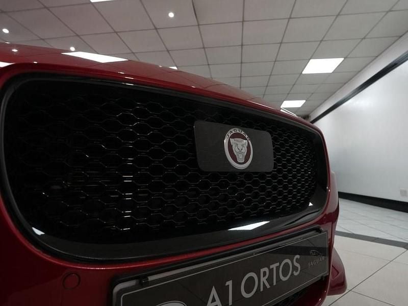 Used Jaguar XE R-Sport 240 HP (176 kW) 2015 Red Sedan