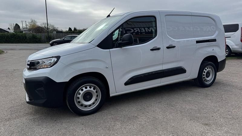 Used Peugeot Partner S 101 HP (74 kW) 2024 White MPV