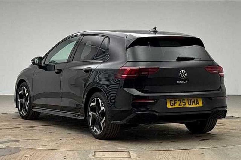Second-hand VW Golf VIII 150 CP (110 kW) 2025