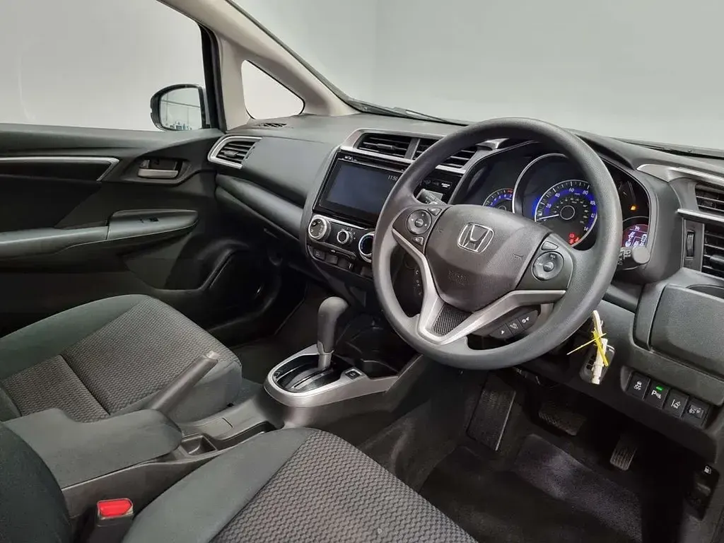 Used Honda Jazz SE 102 HP (75 kW) 2019 Silver Hatchback