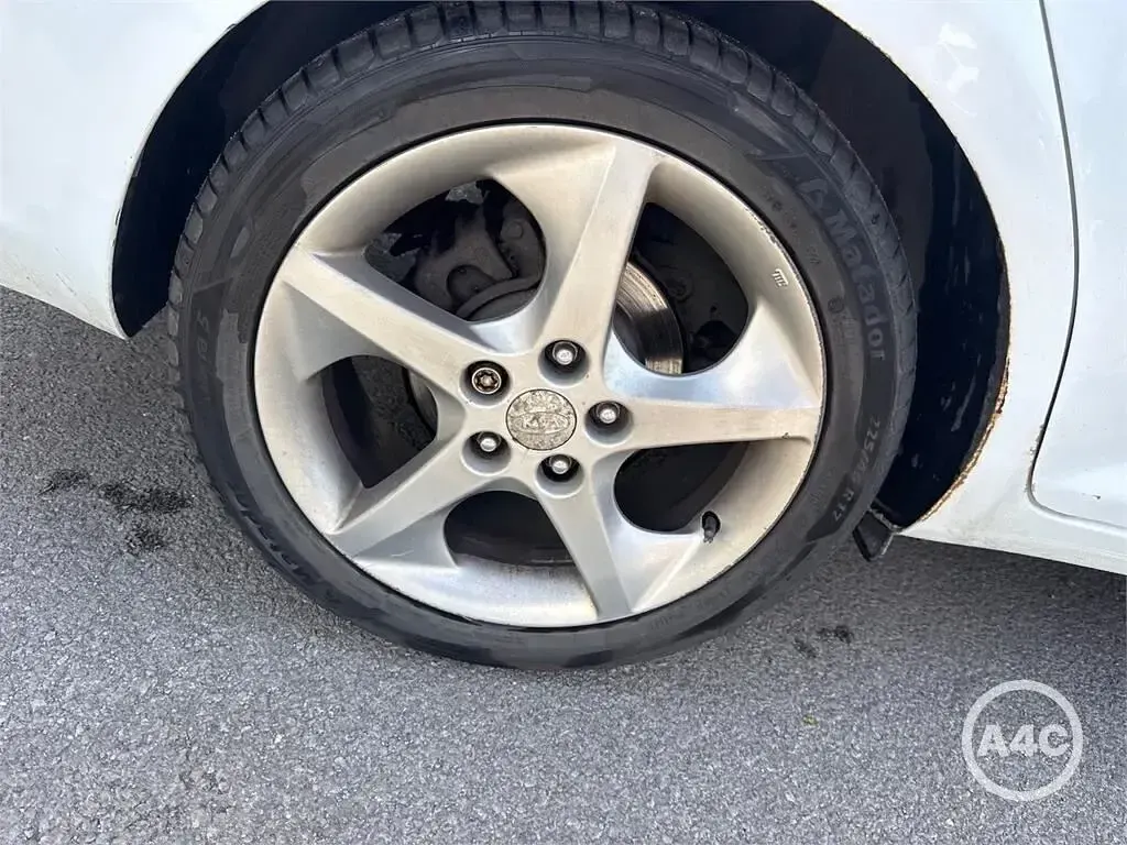 Used Kia Ceed 2012 White Hatchback
