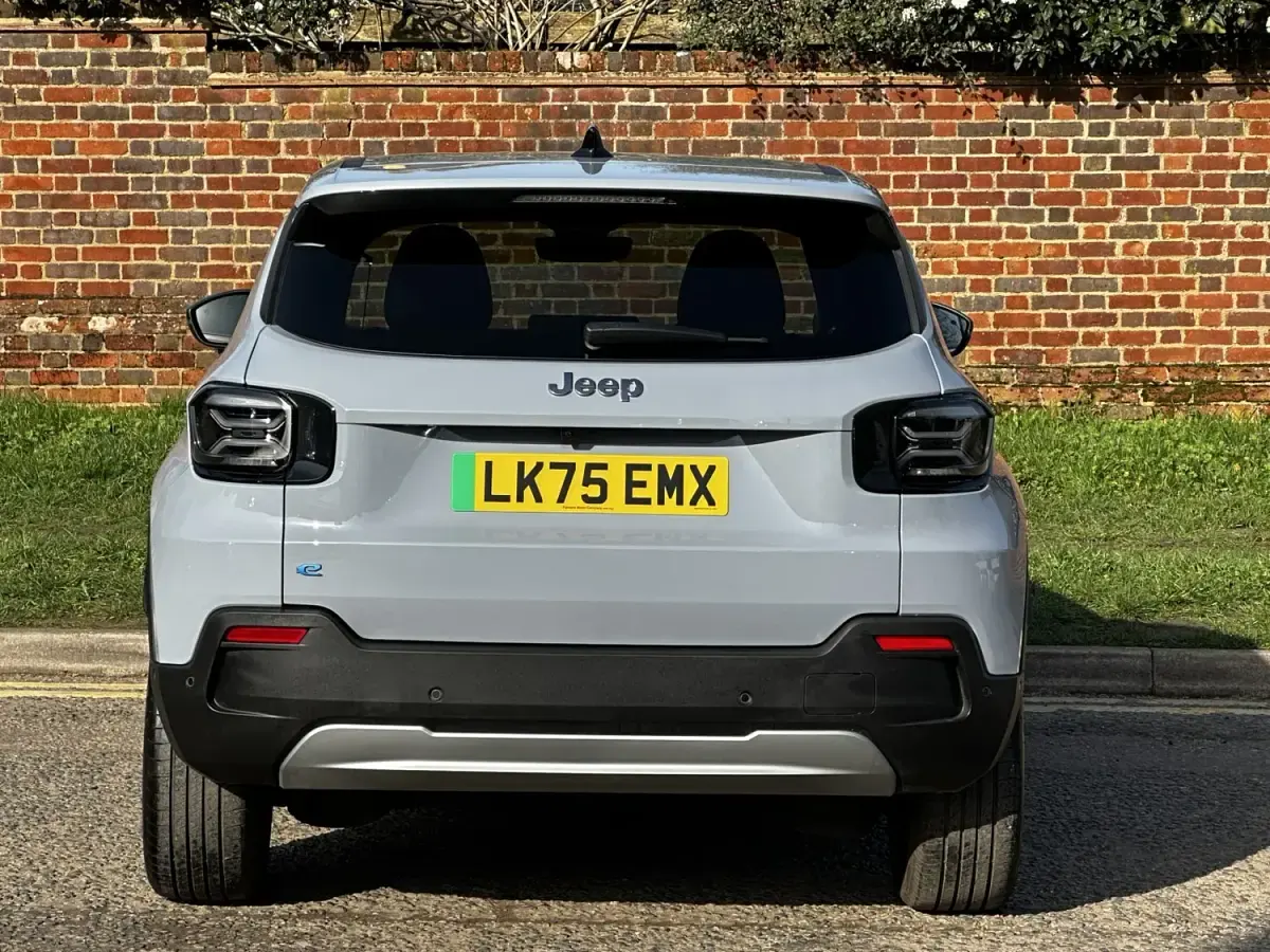 Ny Jeep Avenger Summit 114 kW (156 HK) 2025 Grå SUV