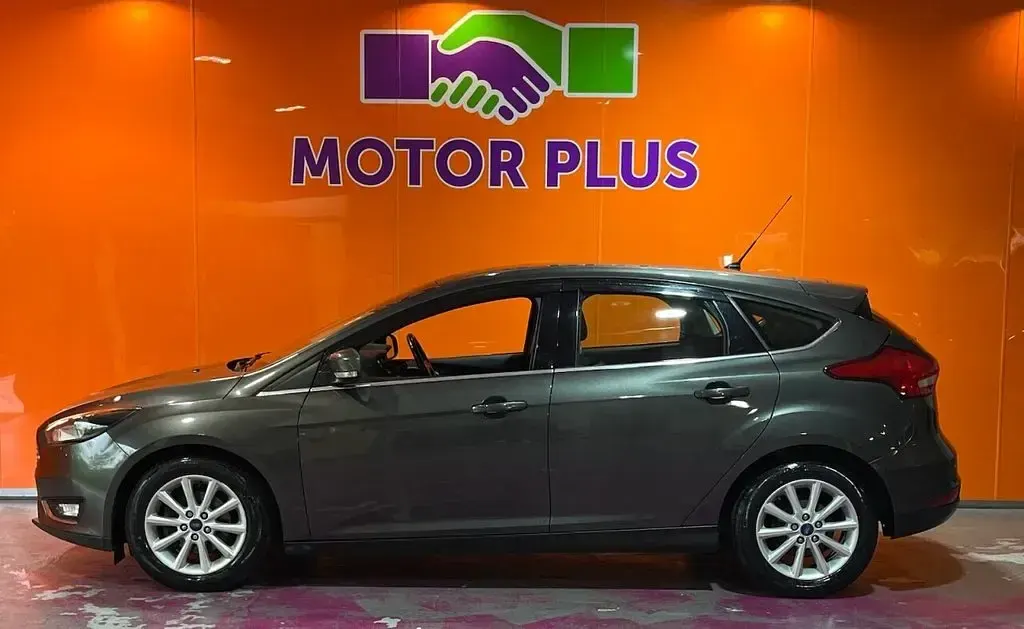 Used Ford Focus Titanium 120 HP (88 kW) 2017 Grey Hatchback