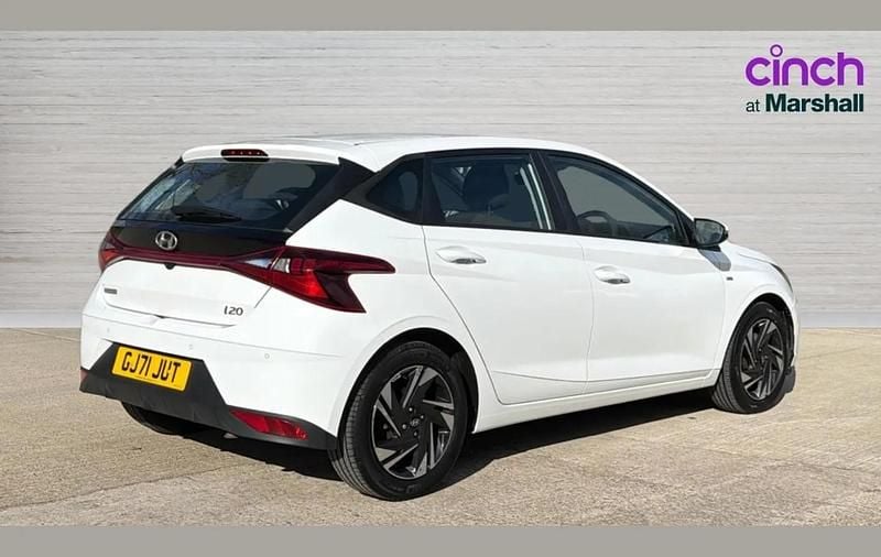 Used Hyundai i20 SE 100 HP (73 kW) 2021 White Hatchback
