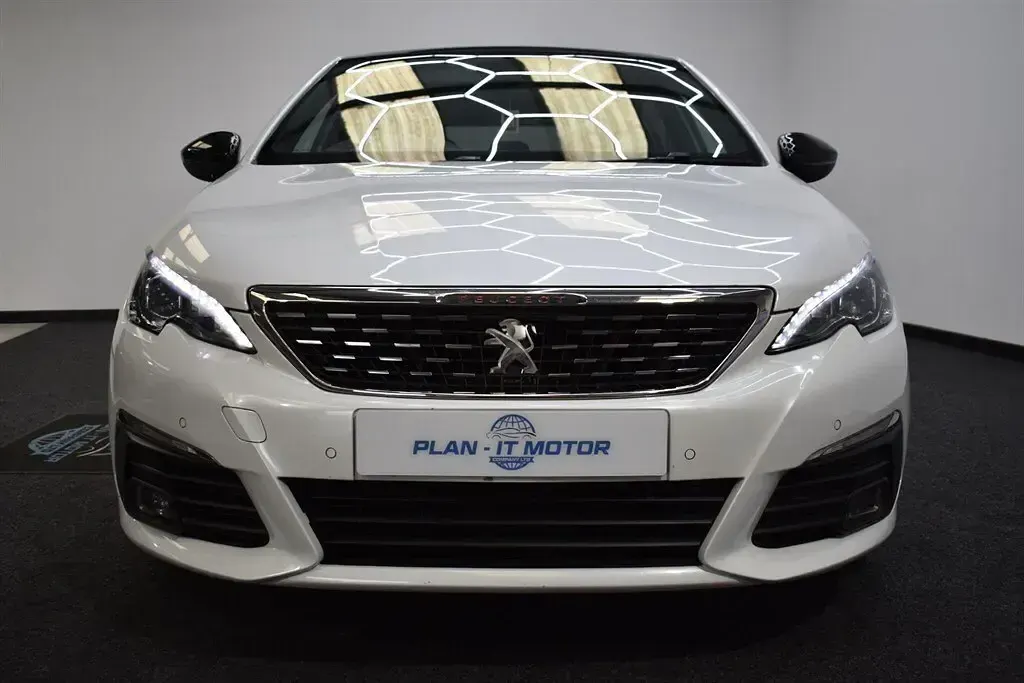 Used Peugeot 308 GT-line 130 HP (95 kW) 2018 White Hatchback