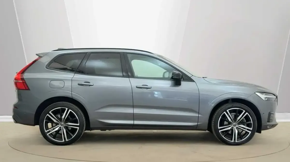 Used Volvo XC60 R-Design 247 HP (181 kW) 2021 SUV