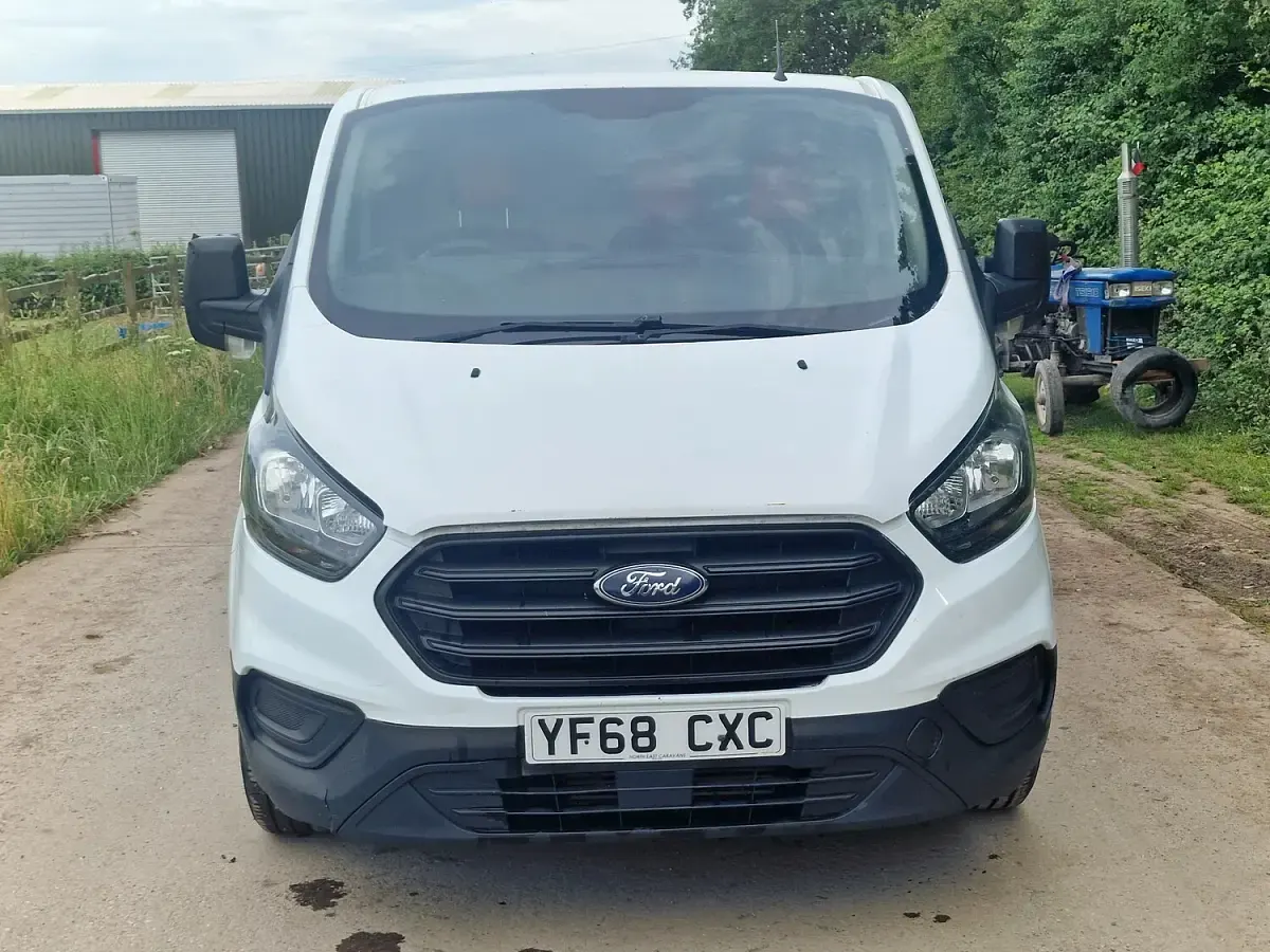 Used Ford Transit Custom 105 HP (77 kW) 2018 White Van