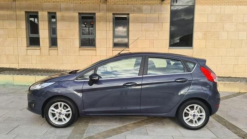 Used Ford Fiesta Zetec 75 HP (55 kW) 2015 Metallic grey Hatchback