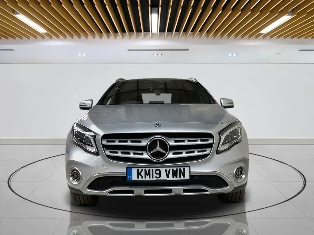 Used Mercedes GLA200 Premium Plus 136 HP (100 kW) 2019 Silver SUV