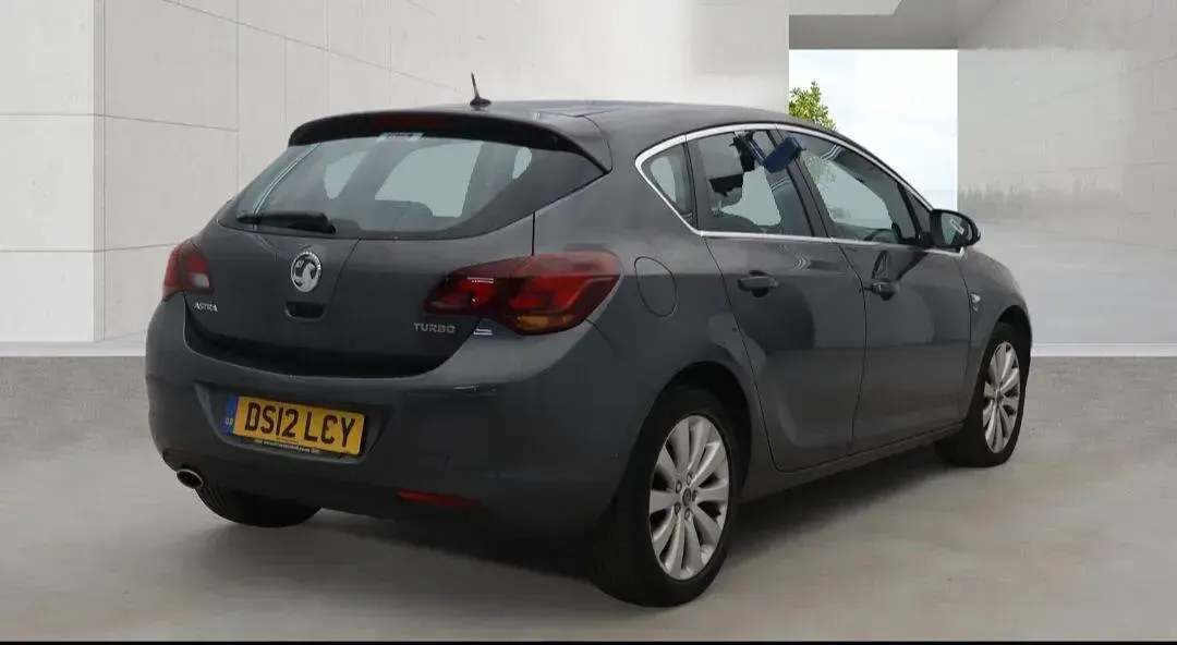 Used Vauxhall Astra 140 HP (102 kW) 2012 Grey Hatchback