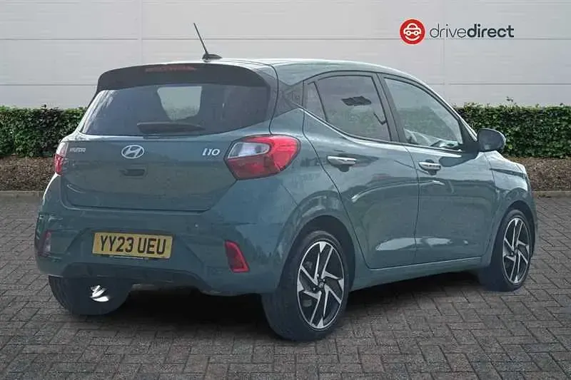 Used Hyundai i10 Premium 67 HP (49 kW) 2023 Green Hatchback