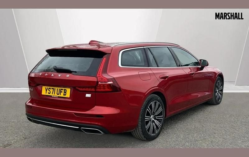 Used Volvo V60 Inscription 350 HP (257 kW) 2022 Red Estate
