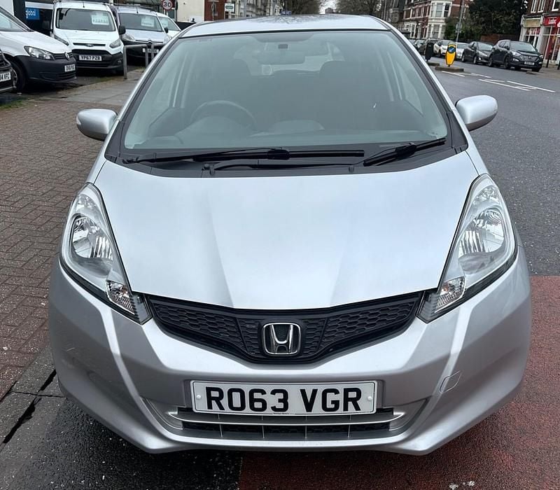 Used Honda Jazz ES 99 HP (72 kW) 2013 Silver Hatchback