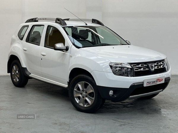 White Used 2015 Dacia Duster Lauréate SUV | £5,445 (Good price) - Image 1/3