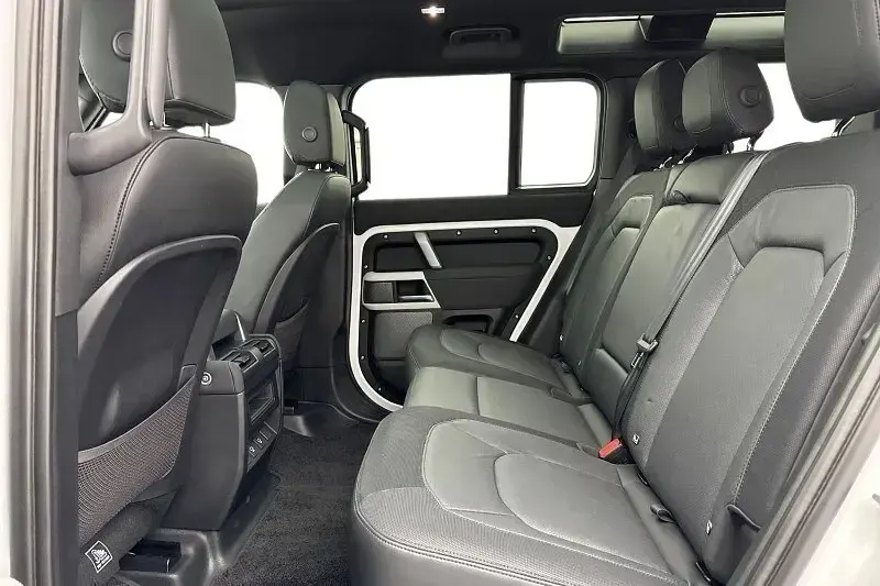 Used Land Rover Defender SE Dynamic 2022 White SUV