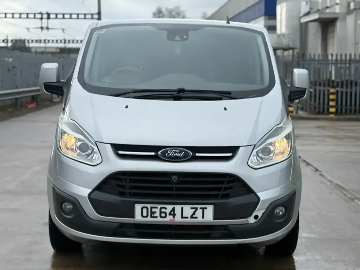 Used Ford Transit Custom Limited 155 HP (114 kW) 2015 Silver Van