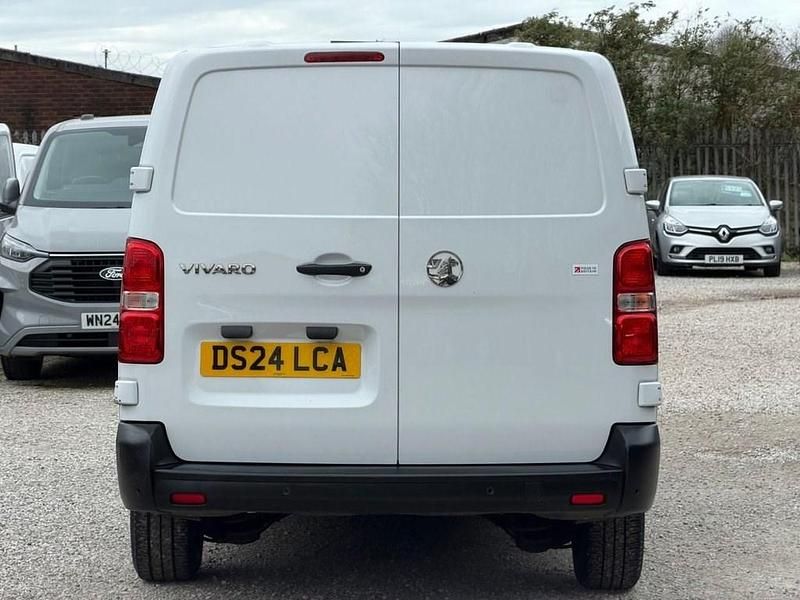 Second-hand Vauxhall Vivaro 150 CP (110 kW) 2024 Alb Monovolum