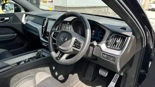 Used Volvo XC60 R-Design 247 HP (181 kW) 2022 SUV