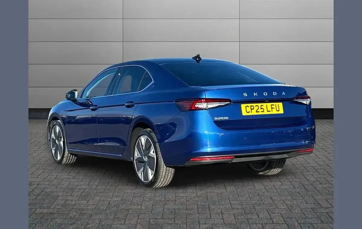 Used Skoda Superb SE L 150 HP (110 kW) 2025 Cobalt blue metallic Hatchback
