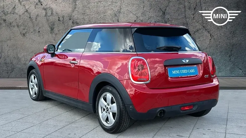 Używany Mini ONE Hatch 101 KM (74 kW) 2017 Czerwony Hatchback