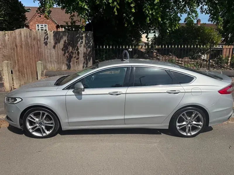 Used Ford Mondeo Titanium 180 HP (132 kW) 2015 Silver Hatchback