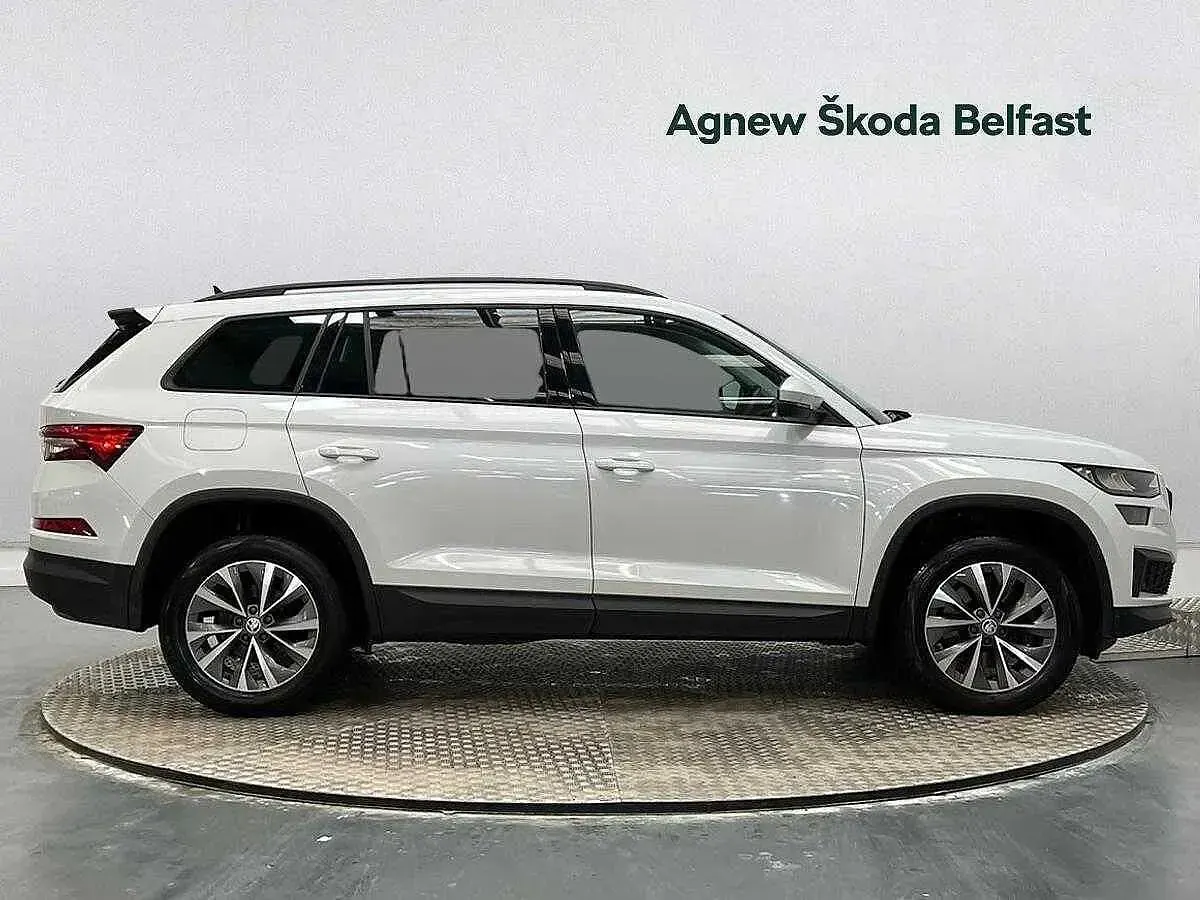 Used Skoda Kodiaq SE Drive 110 HP (80 kW) 2023 Moon white metallic SUV