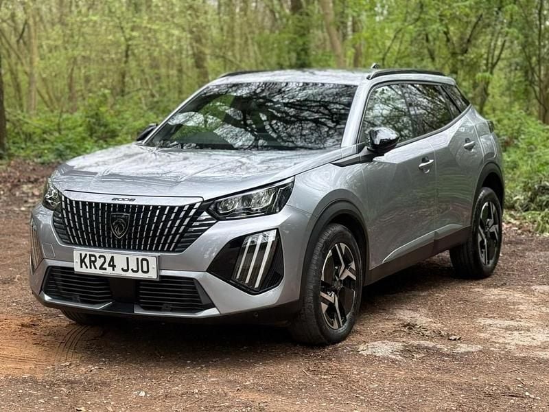 Begagnad Peugeot 2008 Allure 2024 Grå SUV