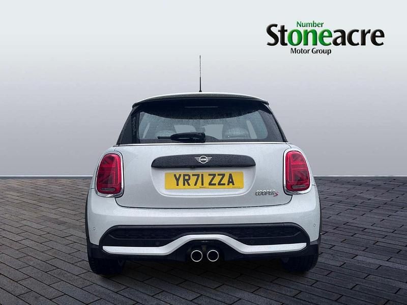 Used Mini Cooper S Exclusive 176 HP (129 kW) 2021 Silver Hatchback