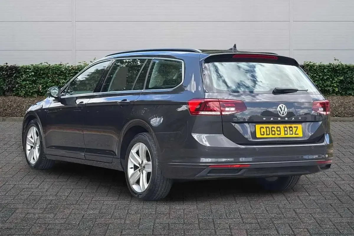 Used VW Passat SE 150 HP (110 kW) 2019 Grey Estate