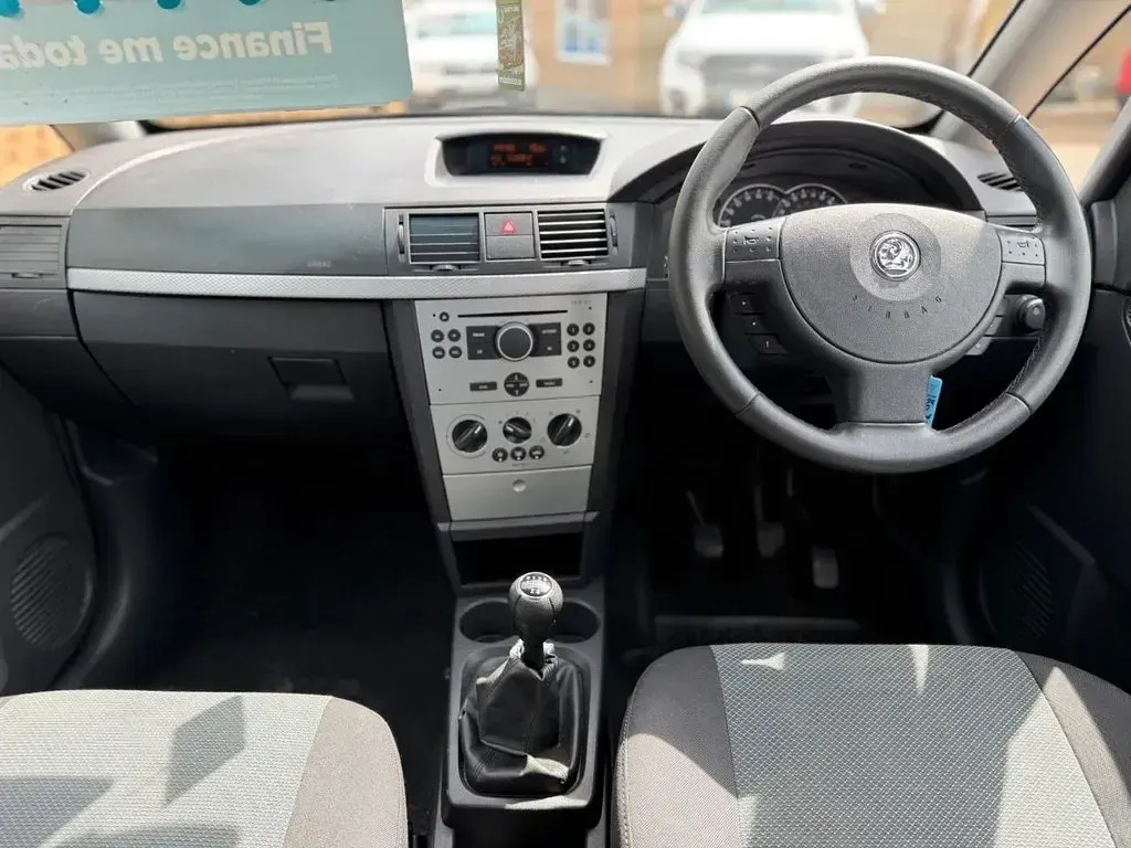 Used Vauxhall Meriva Design Edition 2009 Gold MPV