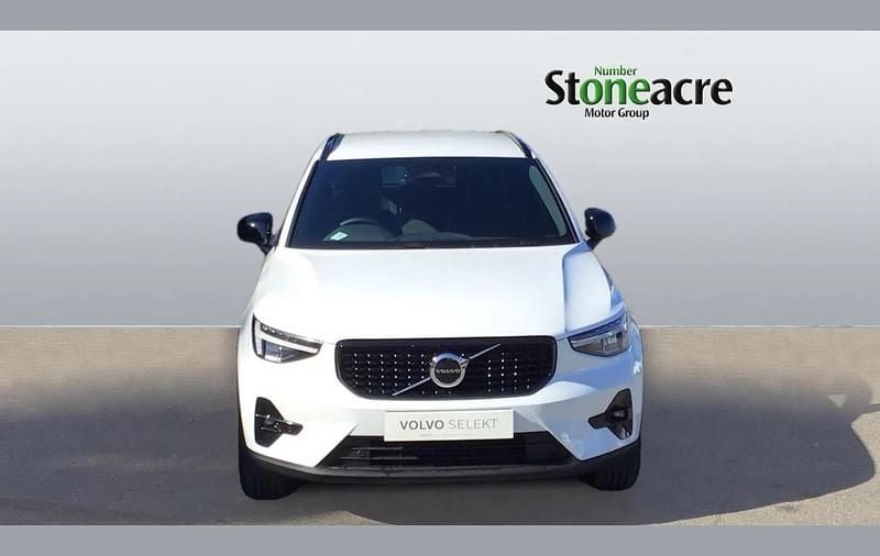 New Volvo XC40 Plus 161 HP (118 kW) 2026 White SUV