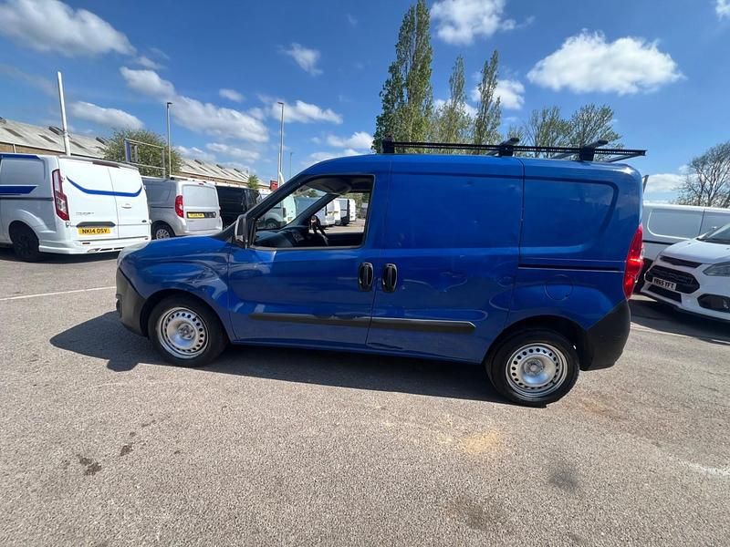 Second-hand Vauxhall Combo 2016 Albastru Monovolum