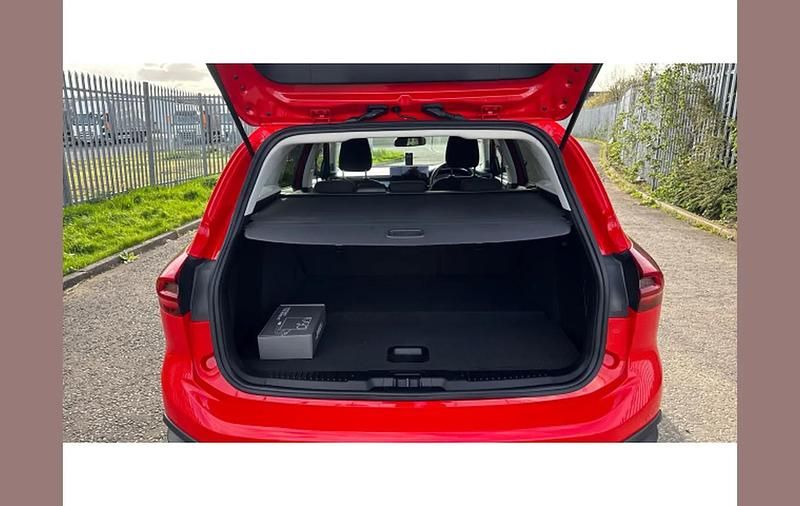 Usado Ford Focus Active 125 HP (91 kW) 2023 Vermelho Carrinha